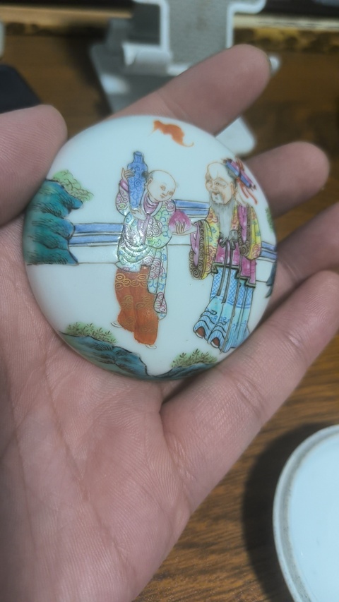古玩陶瓷粉彩蓋盒真品鑒賞圖