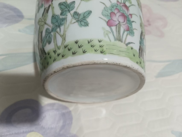 古玩陶瓷粉彩花卉紋撇口瓶真品鑒賞圖