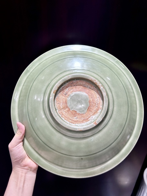 古玩陶瓷龍泉青瓷刻花盤拍賣,當前價格8000元