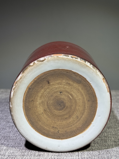 古玩陶瓷紅釉筆筒真品鑒賞圖