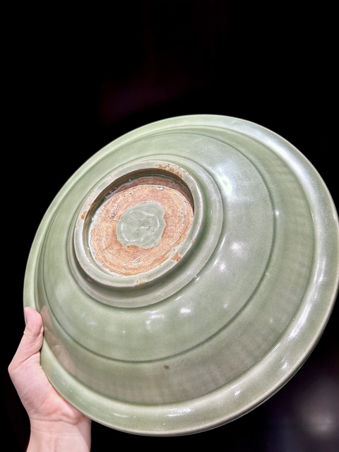 古玩陶瓷龍泉青瓷刻花盤拍賣,當前價格8000元