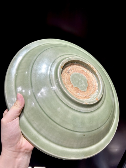 古玩陶瓷龍泉青瓷刻花盤拍賣,當前價格8000元