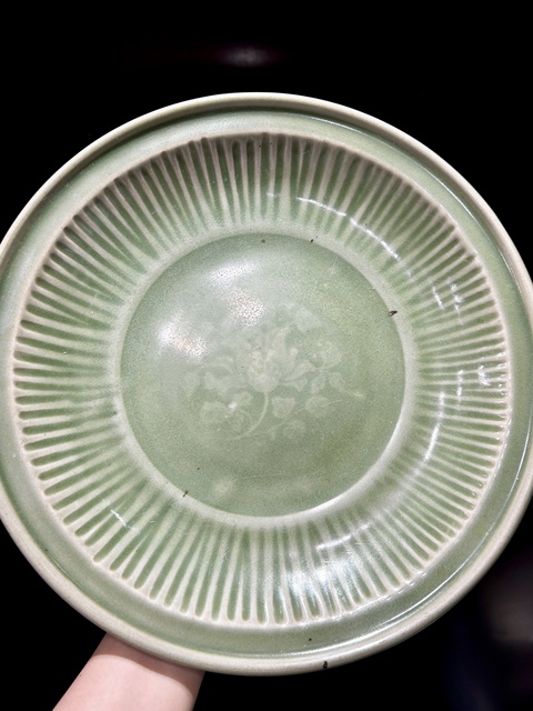 古玩陶瓷龍泉青瓷刻花盤拍賣,當前價格8000元