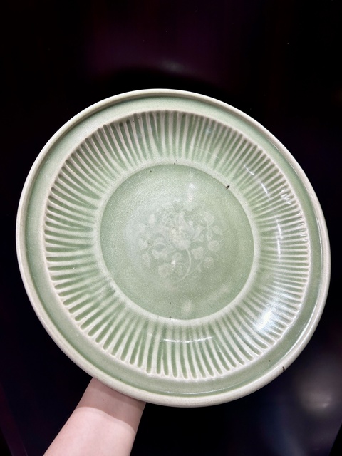 古玩陶瓷龍泉窯青釉盤拍賣,當(dāng)前價格8000元