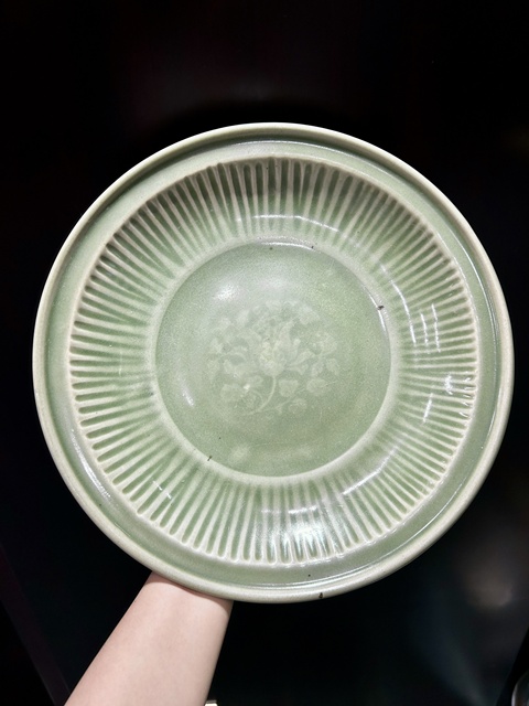 古玩陶瓷龍泉青瓷刻花盤拍賣,當前價格8000元
