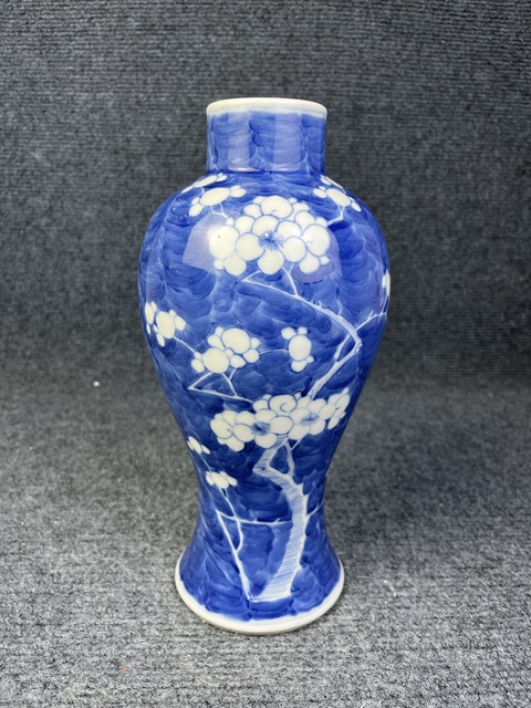 古玩陶瓷青花留白冰梅紋雞腿瓶拍賣,當(dāng)前價格2888元