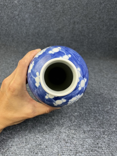 古玩陶瓷青花留白冰梅紋雞腿瓶拍賣,當(dāng)前價格2888元