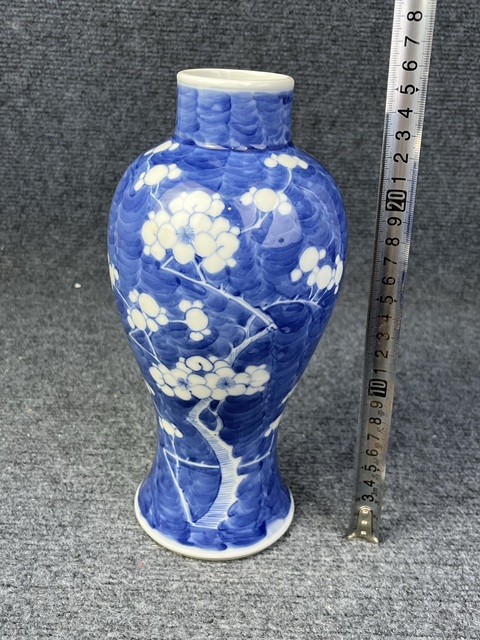 古玩陶瓷青花留白冰梅紋雞腿瓶拍賣,當(dāng)前價格2888元