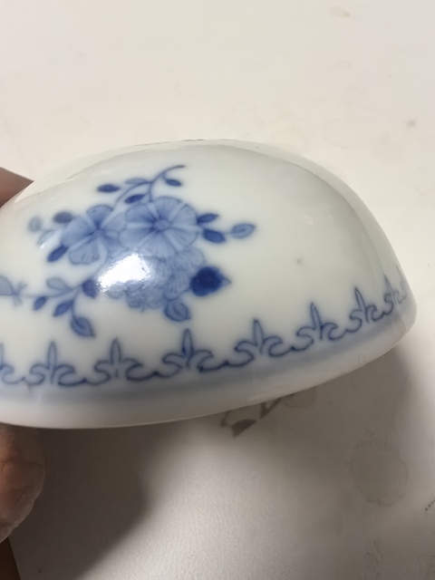 古玩陶瓷青花花卉紋臥足杯真品鑒賞圖