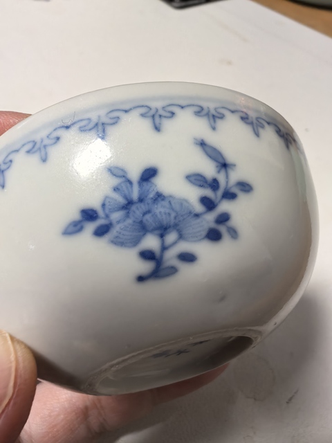 古玩陶瓷青花花卉紋臥足杯真品鑒賞圖