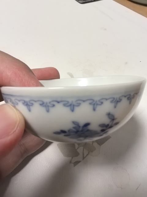 古玩陶瓷青花花卉紋臥足杯真品鑒賞圖