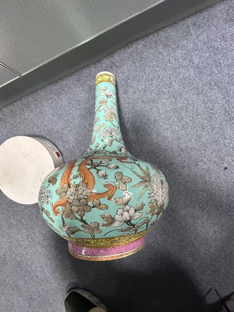 古玩陶瓷粉彩瓶真品鑒賞圖