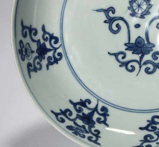 古玩陶瓷明萬歷 青花蓮托八寶盤真品鑒賞圖