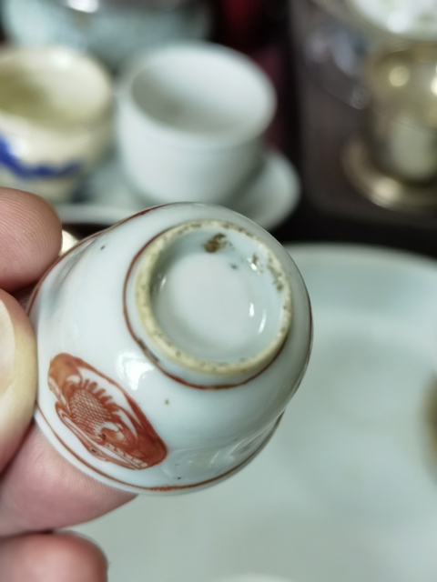 古玩陶瓷團鶴紋礬紅杯真品鑒賞圖