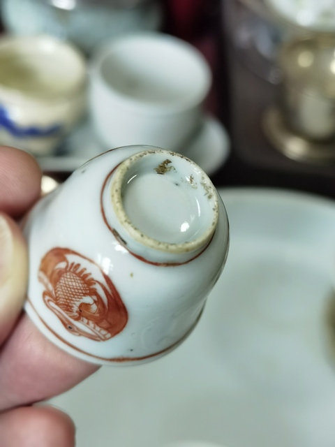 古玩陶瓷團鶴紋礬紅杯真品鑒賞圖