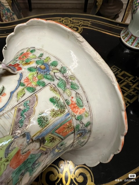 古玩陶瓷廣彩人物花鳥紋花口瓶真品鑒賞圖
