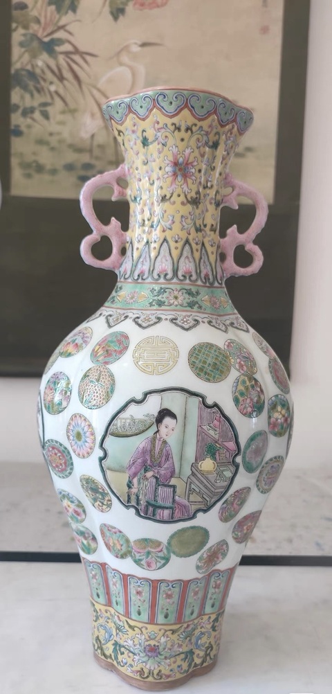 古玩陶瓷仕女紋粉彩瓶真品鑒賞圖