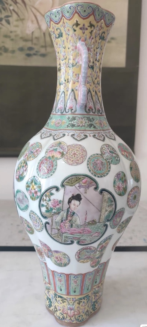 古玩陶瓷仕女紋粉彩瓶真品鑒賞圖