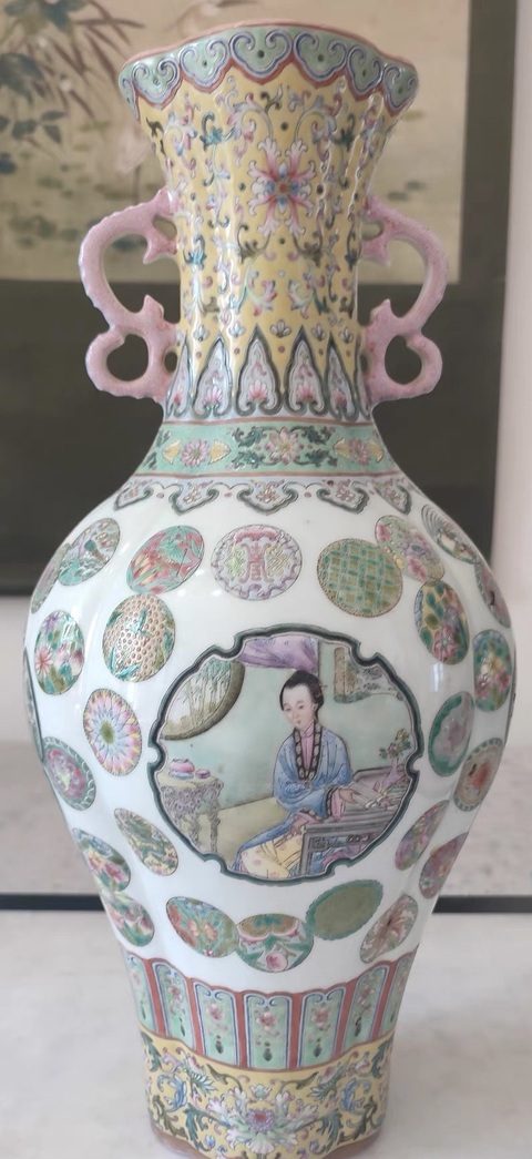 古玩陶瓷仕女紋粉彩瓶真品鑒賞圖