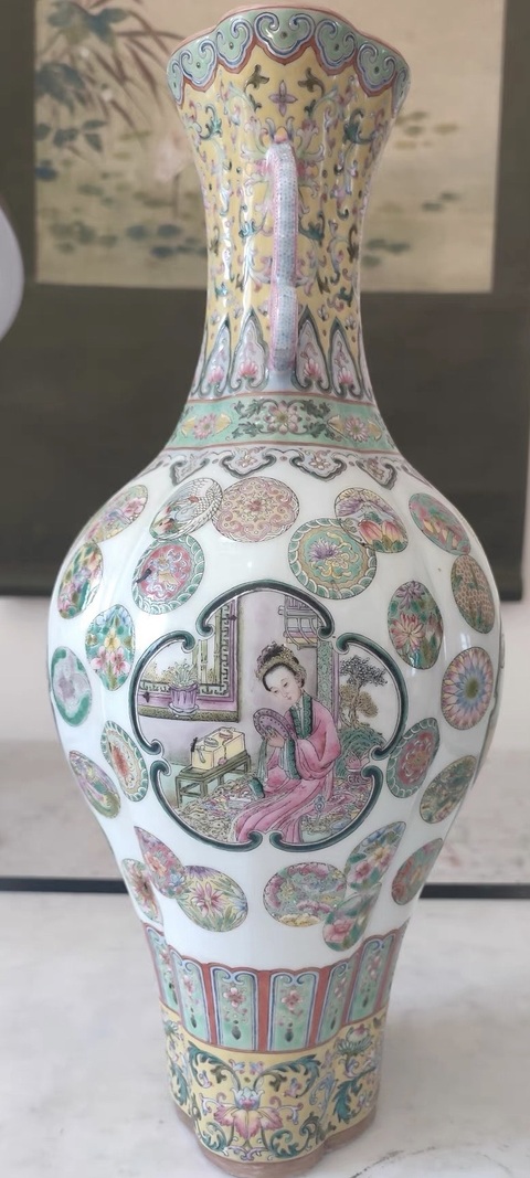 古玩陶瓷仕女紋粉彩瓶真品鑒賞圖