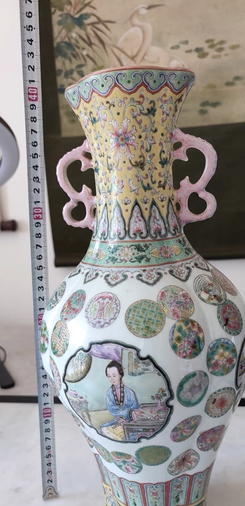 古玩陶瓷仕女紋粉彩瓶真品鑒賞圖