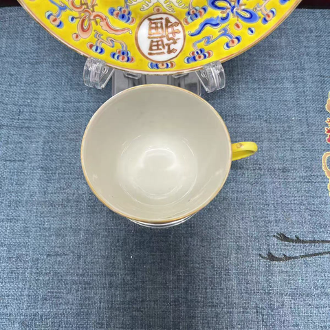 古玩陶瓷民國黃地粉彩萬壽無疆紋杯碟一套真品鑒賞圖