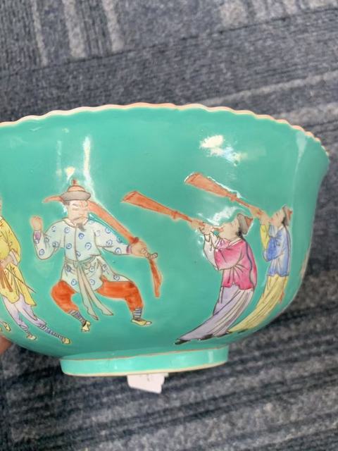 古玩陶瓷人物紋粉彩碗真品鑒賞圖