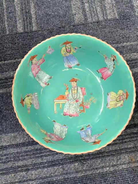 古玩陶瓷人物紋粉彩碗真品鑒賞圖
