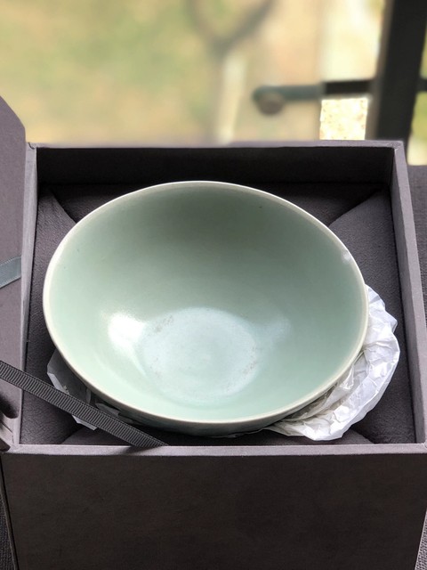 古玩陶瓷龍泉青瓷刻仰蓮紋碗真品鑒賞圖