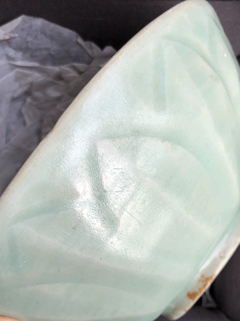 古玩陶瓷龍泉青瓷刻仰蓮紋碗真品鑒賞圖