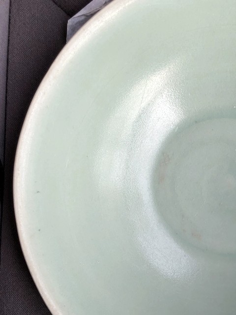 古玩陶瓷龍泉青瓷刻仰蓮紋碗真品鑒賞圖