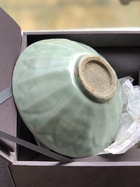 古玩陶瓷龍泉青瓷刻仰蓮紋碗真品鑒賞圖