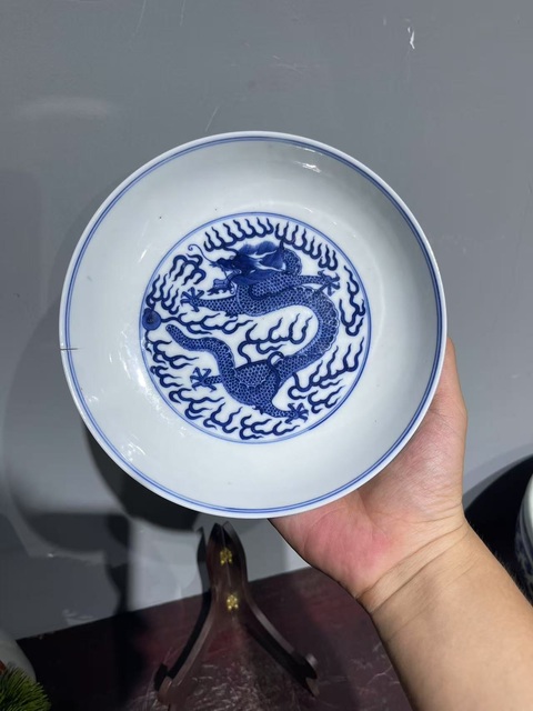 古玩陶瓷青花龍紋盤真品鑒賞圖