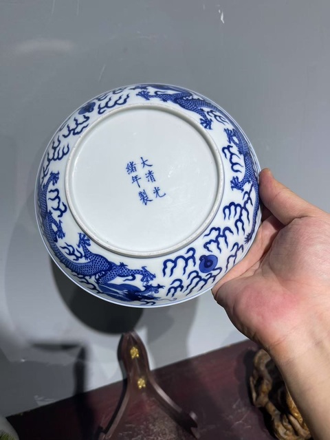 古玩陶瓷青花龍紋盤真品鑒賞圖