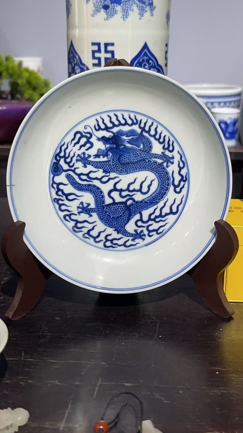 古玩陶瓷青花龍紋盤真品鑒賞圖