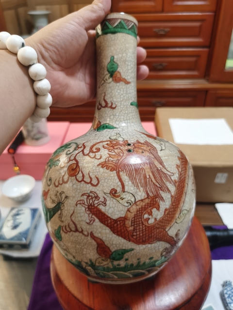 古玩陶瓷哥釉五彩龍紋天球瓶真品鑒賞圖