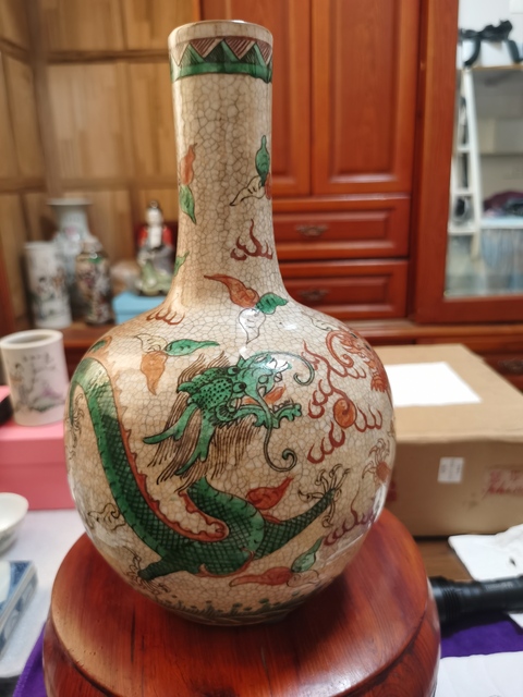 古玩陶瓷哥釉五彩龍紋天球瓶真品鑒賞圖