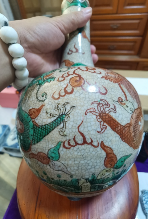 古玩陶瓷哥釉五彩龍紋天球瓶真品鑒賞圖