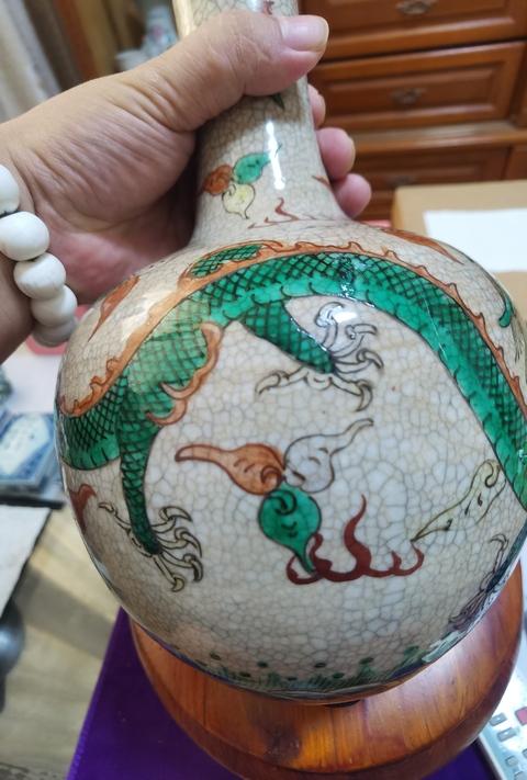古玩陶瓷哥釉五彩龍紋天球瓶真品鑒賞圖