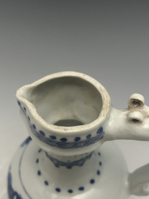 古玩陶瓷清·康熙青花山水人物紋花澆真品鑒賞圖