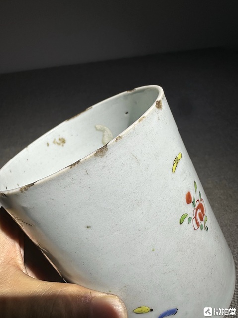 古玩陶瓷粉彩洞石錦雞牡丹紋筆筒真品鑒賞圖