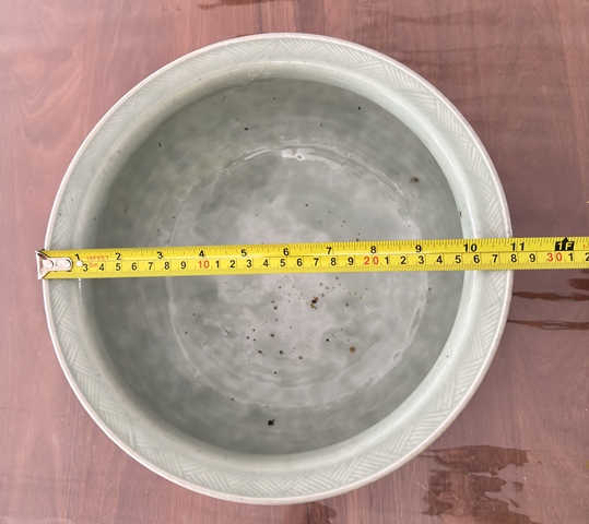 古玩陶瓷豆青釉花卉紋三足香爐真品鑒賞圖