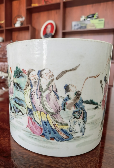 古玩陶瓷人物紋粉彩筆筒真品鑒賞圖