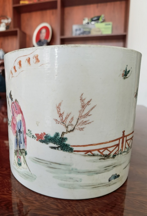 古玩陶瓷人物紋粉彩筆筒真品鑒賞圖