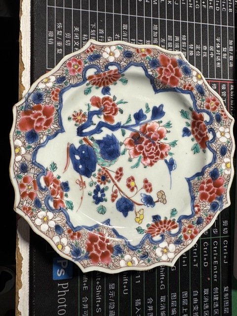 古玩陶瓷青花加彩花卉紋盤真品鑒賞圖