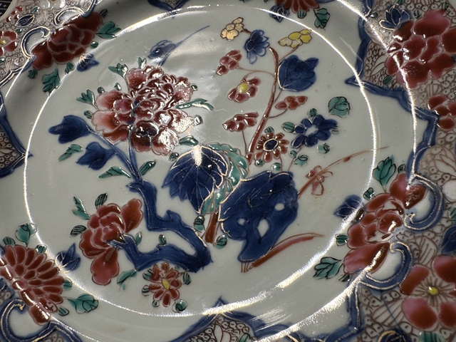 古玩陶瓷青花加彩花卉紋盤真品鑒賞圖