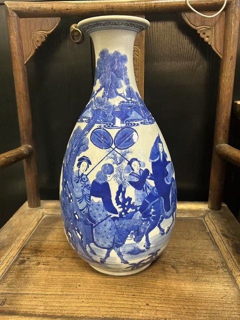 古玩陶瓷人物紋青花瓶真品鑒賞圖