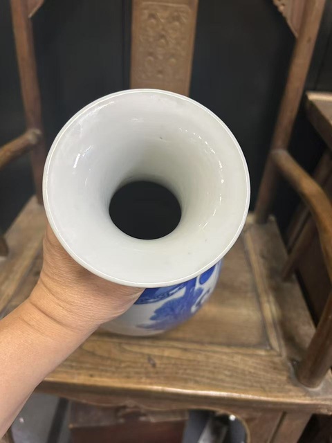 古玩陶瓷人物紋青花瓶真品鑒賞圖