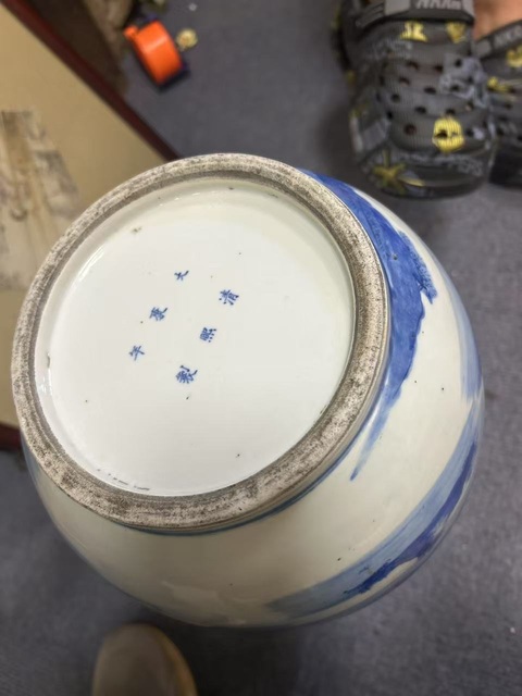 古玩陶瓷人物紋青花瓶真品鑒賞圖