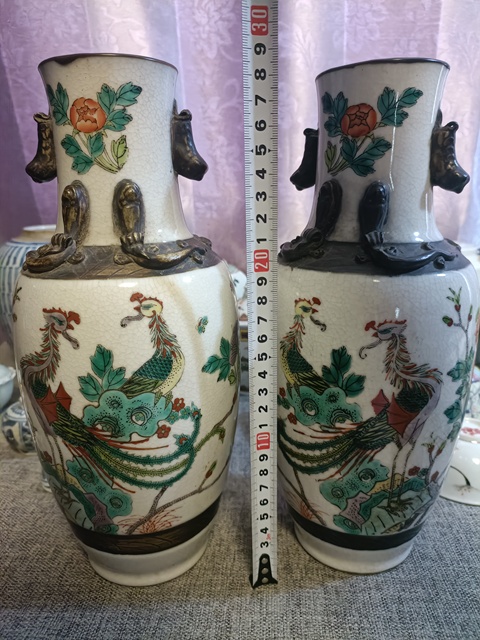 古玩陶瓷哥釉粉彩鳳穿牡丹獅耳瓶真品鑒賞圖